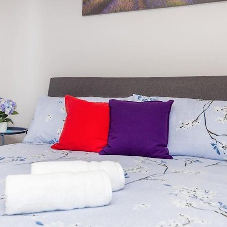 Modern 1Br Condo - Chinatown Near Little Italy Оттава Экстерьер фото